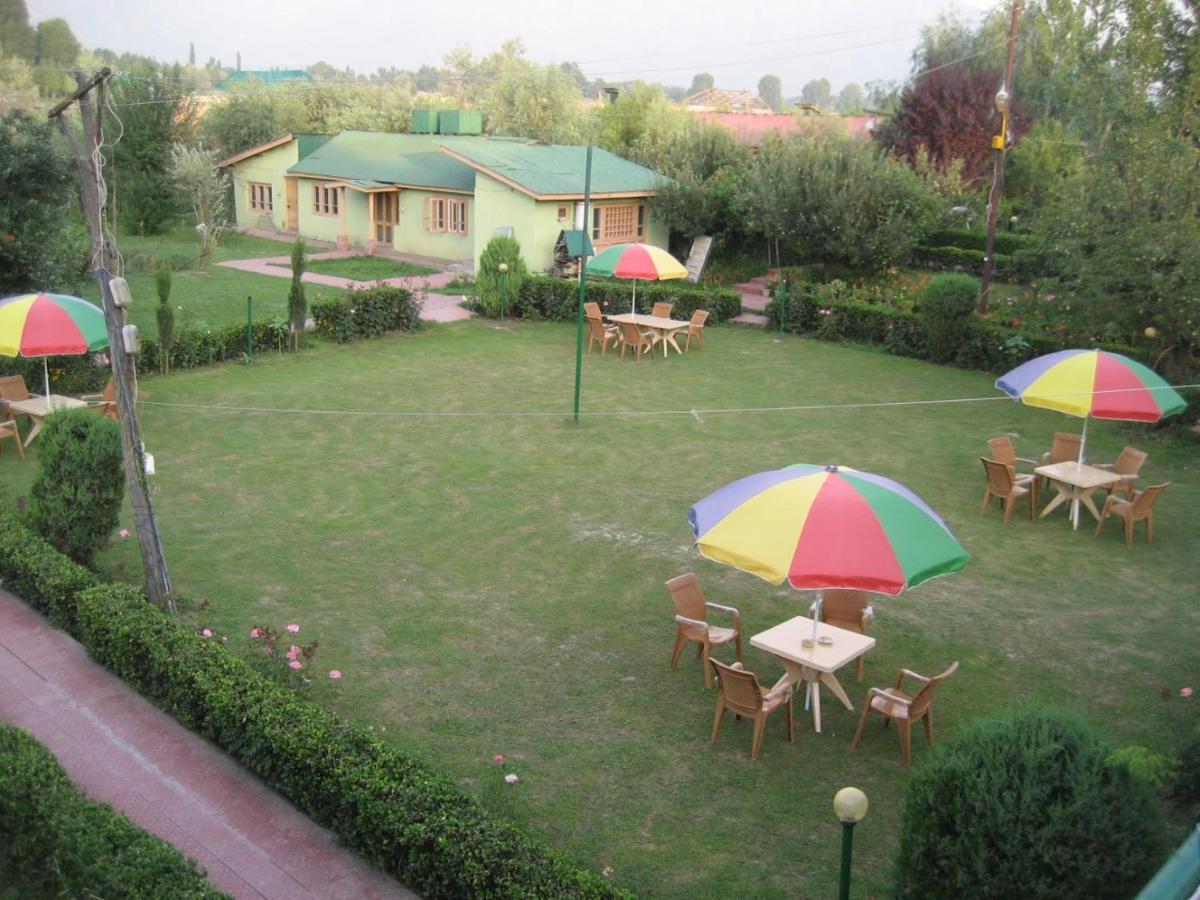 Hotel Wangnoo Heritage Houseboats Srīnagar Exterior foto